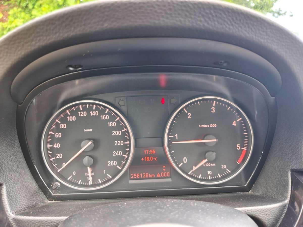 BMW 316 2010 — photo 19