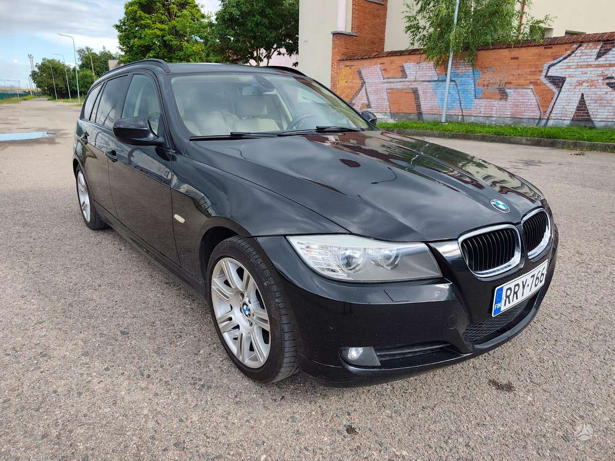 BMW 316 2010 — interior