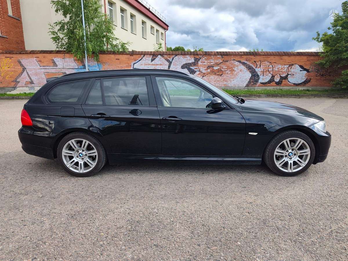 BMW 316 2010 — photo 8