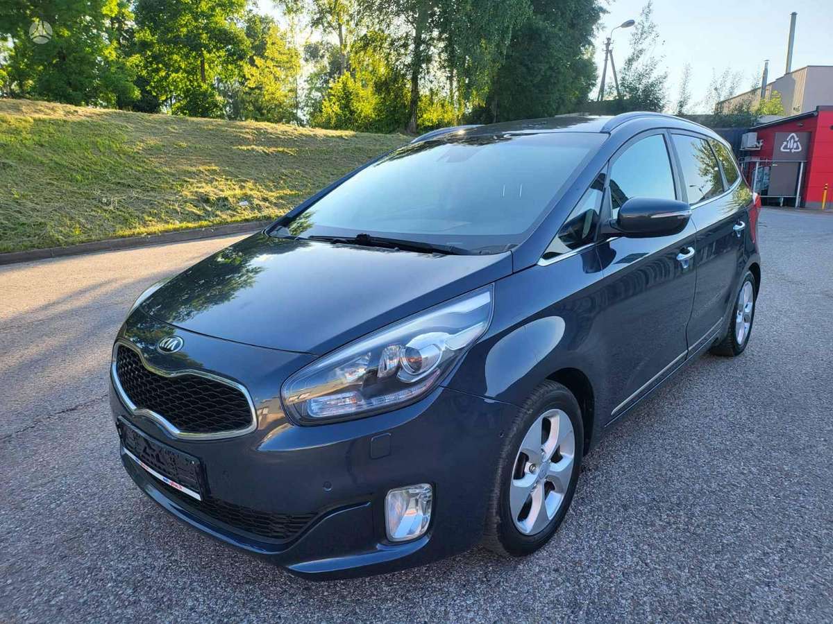 Kia Carens 2013 — rear view
