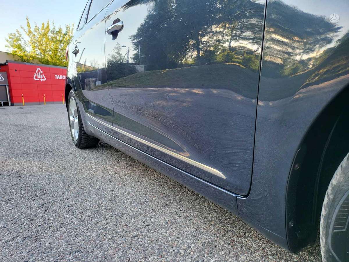 Kia Carens 2013 — photo 32