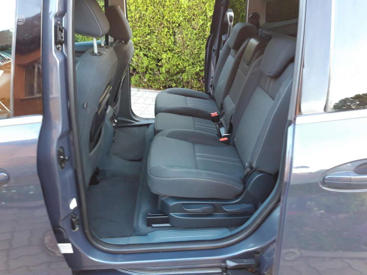 Ford Grand 2011 — photo 11