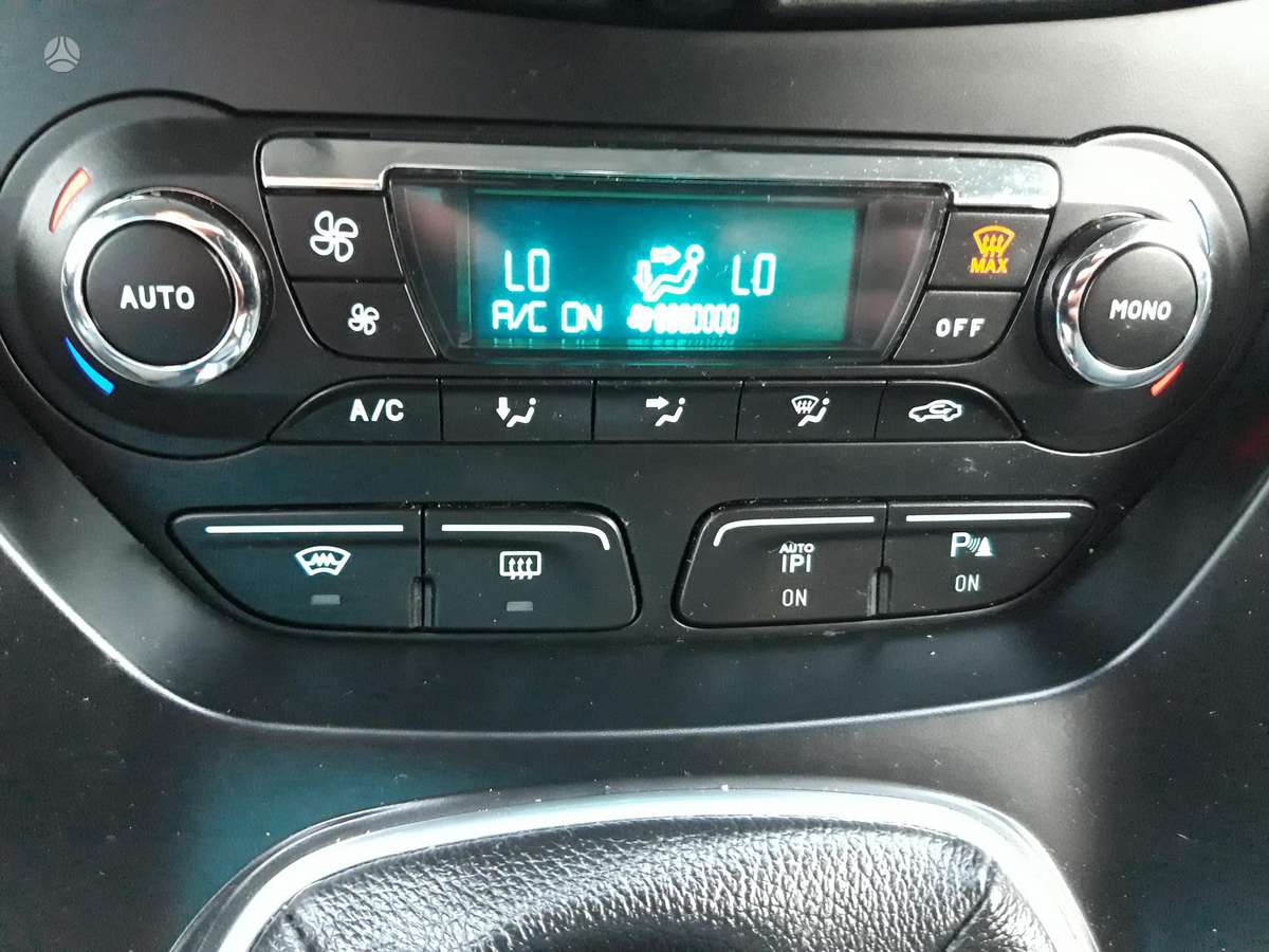 Ford Grand 2011 — photo 17