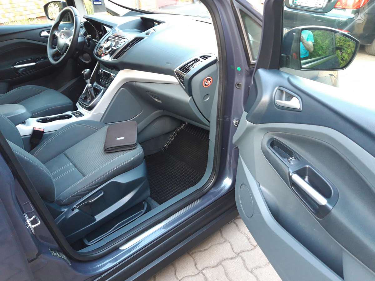 Ford Grand 2011 — photo 9