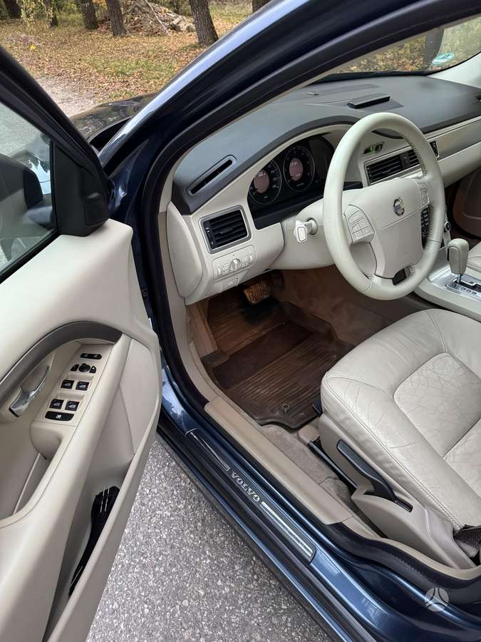 Volvo V70 2008 — photo 16