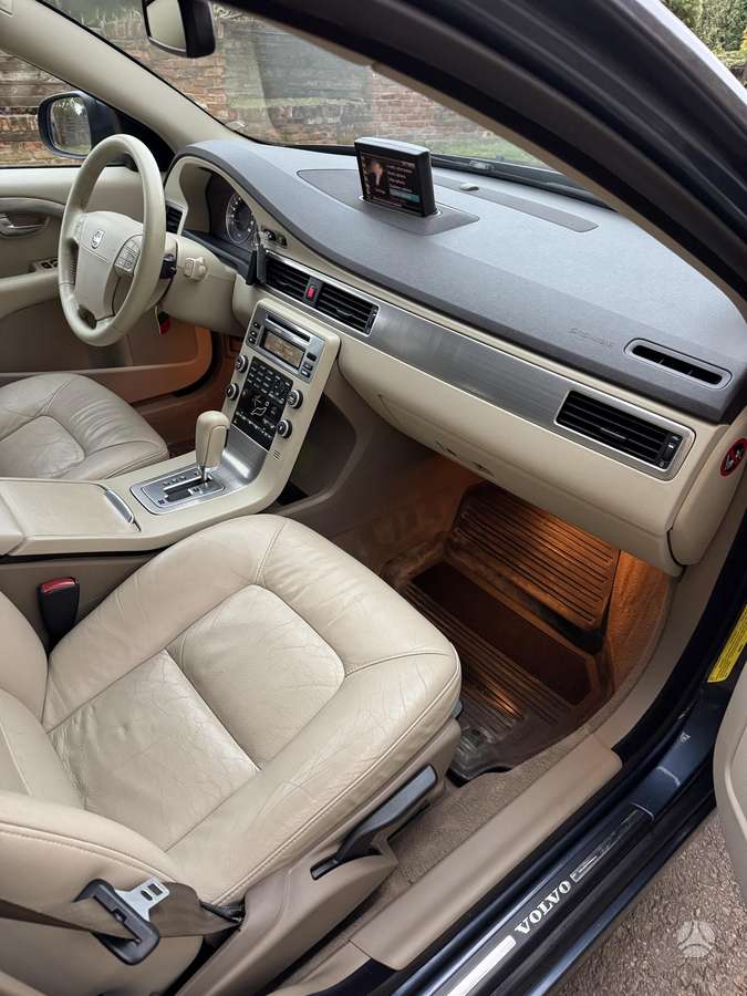 Volvo V70 2008 — photo 17