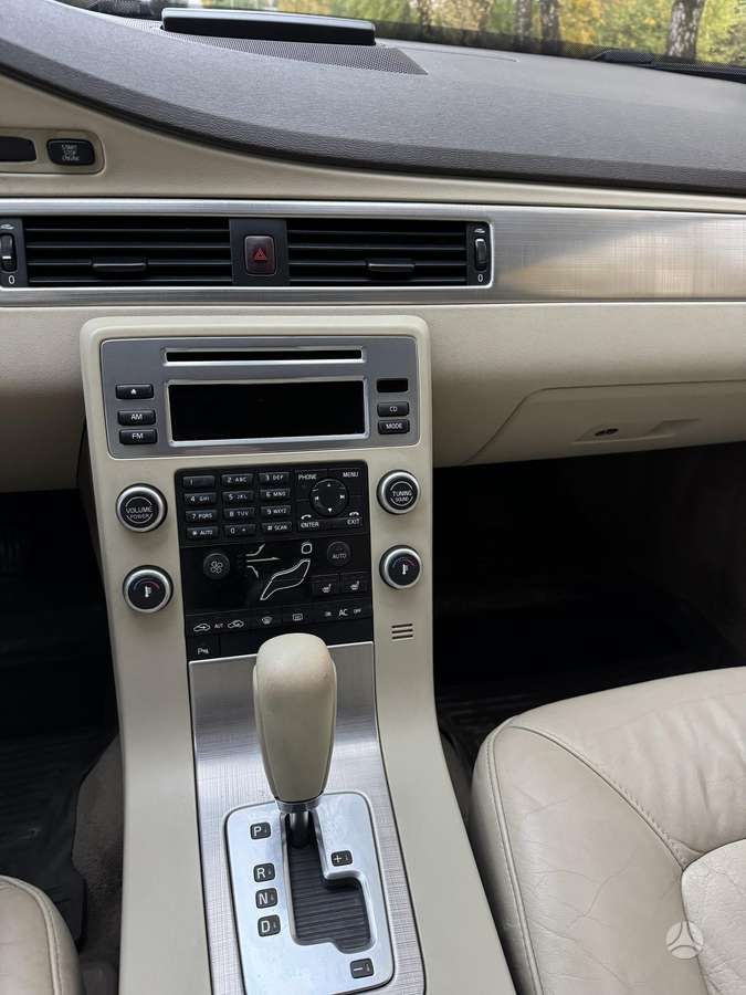 Volvo V70 2008 — photo 22
