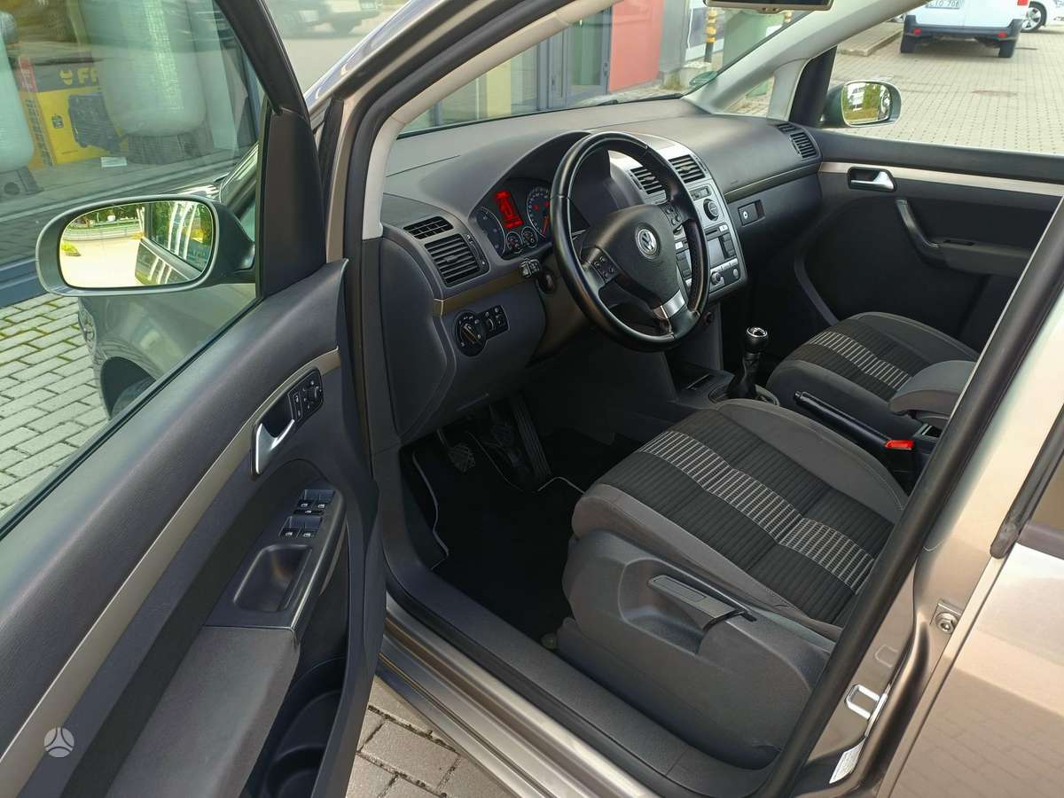 Volkswagen Touran 2008 — photo 12