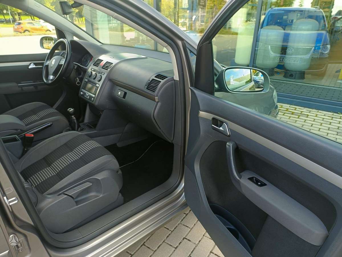 Volkswagen Touran 2008 — photo 13