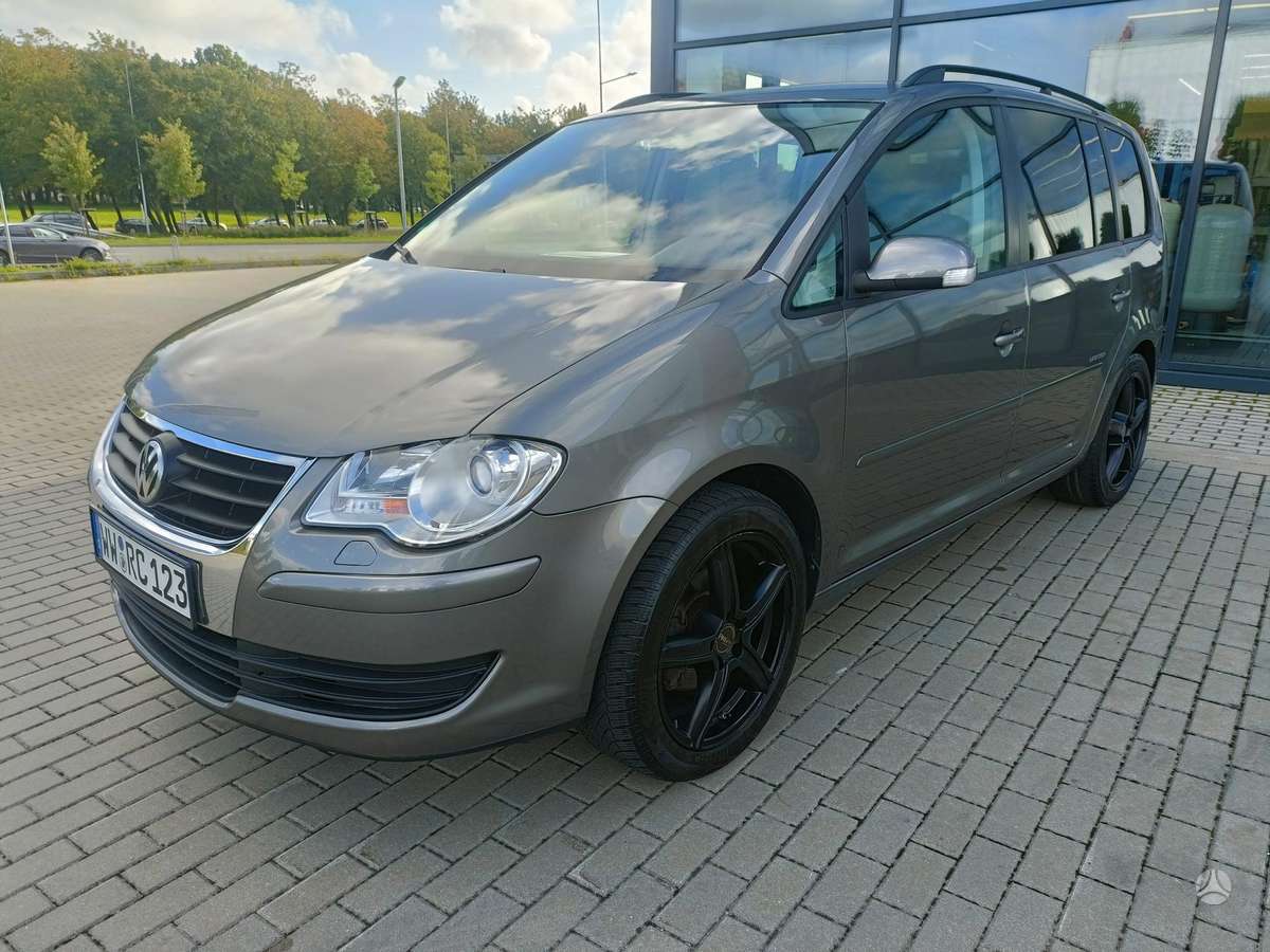 Volkswagen Touran 2008 — rear view