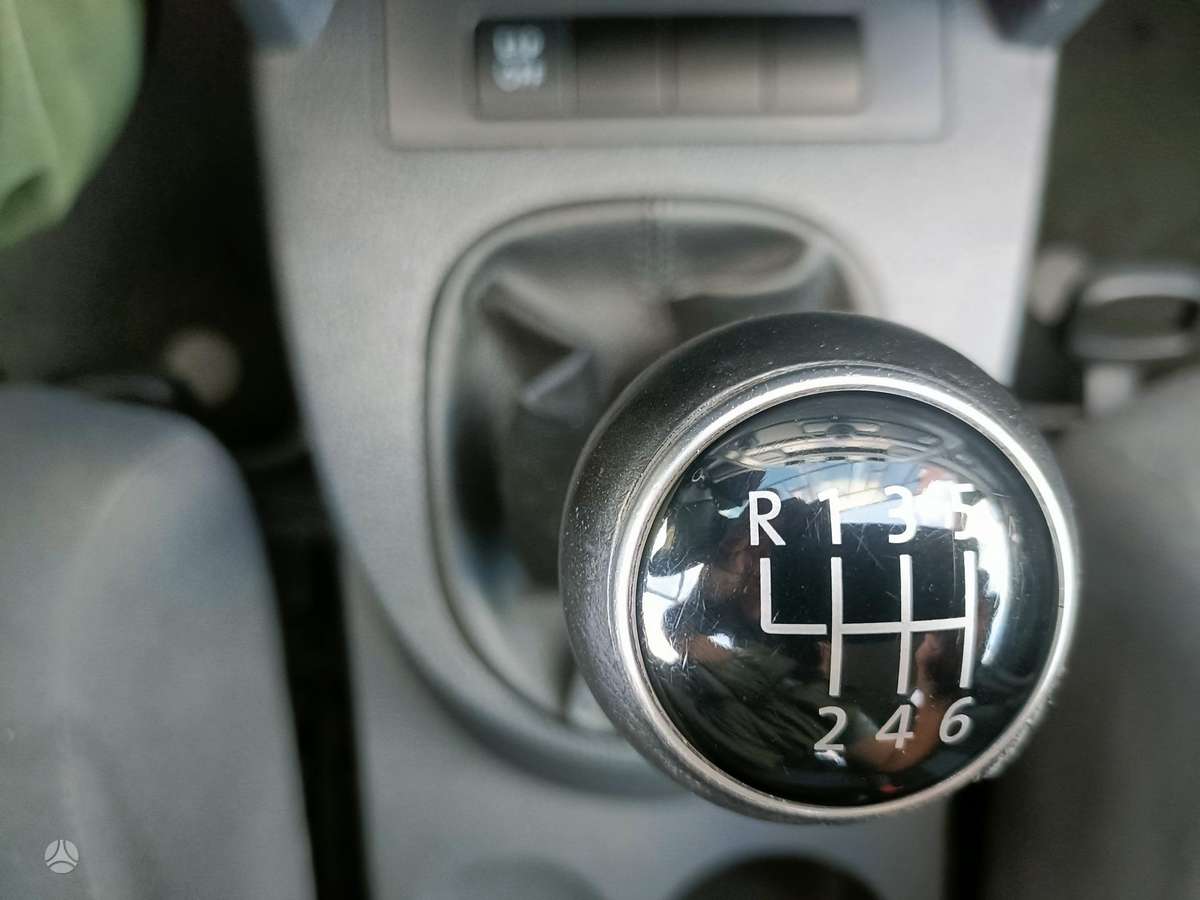 Volkswagen Touran 2008 — photo 23