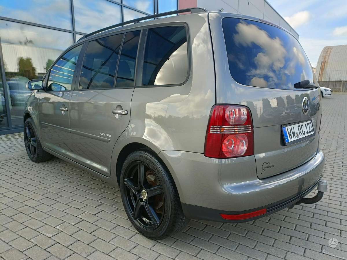 Volkswagen Touran 2008 — interior