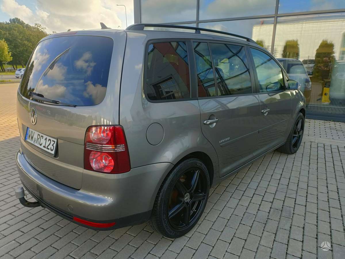 Volkswagen Touran 2008 — engine 1896 cm³, 105 HP (77kW)