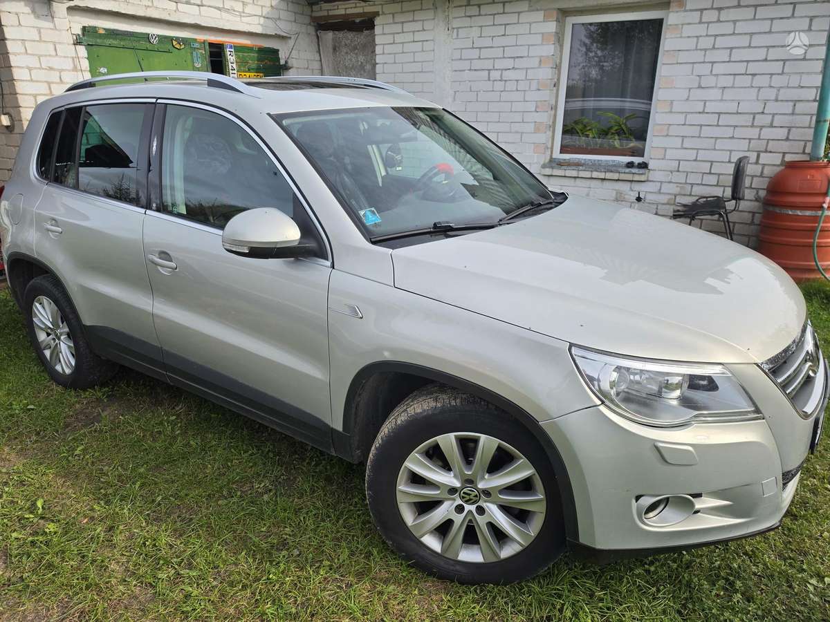 Volkswagen Tiguan 2010 — interior