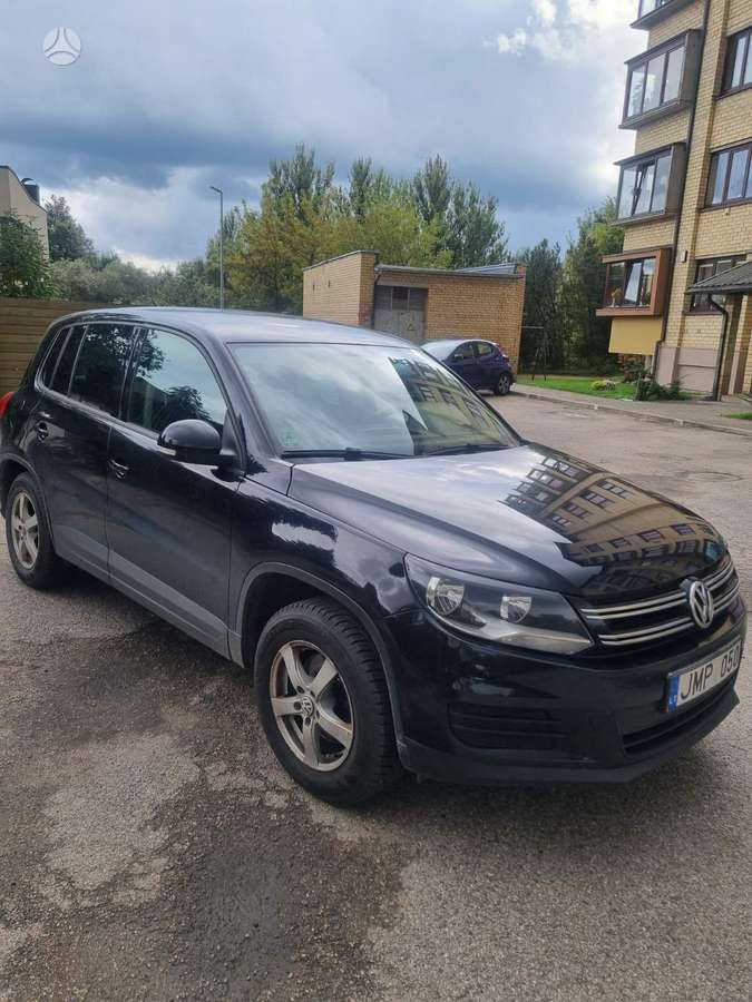 Volkswagen Tiguan 2012 — rear view