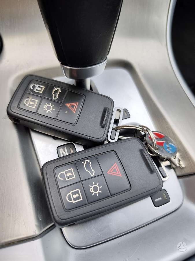 Volvo XC60 2010 — photo 10
