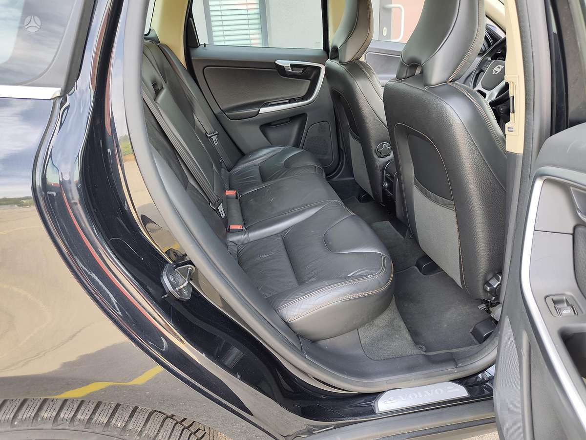 Volvo XC60 2010 — photo 13