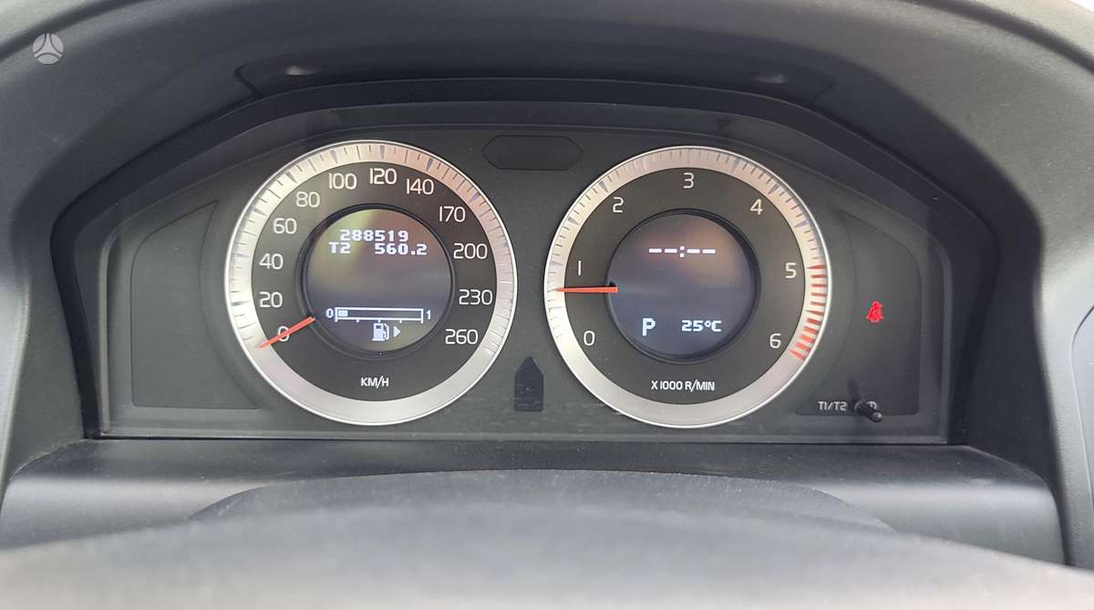 Volvo XC60 2010 — photo 18