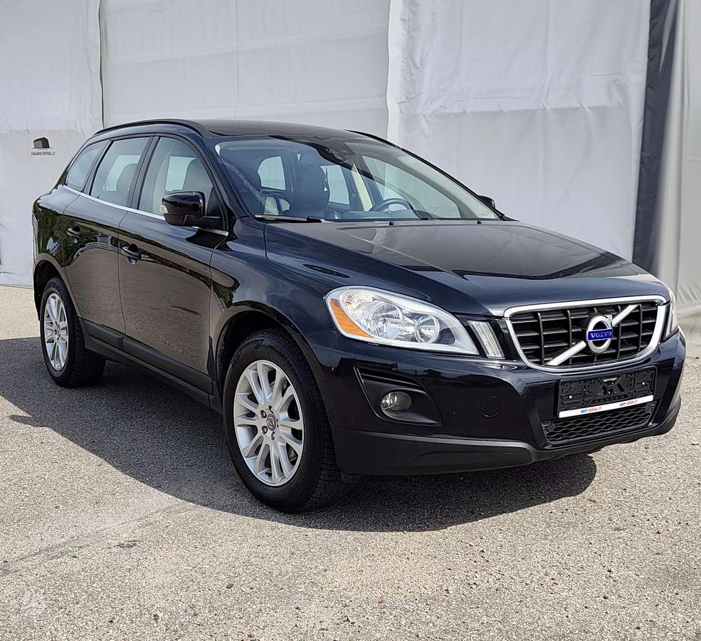 Volvo XC60 2010 — rear view