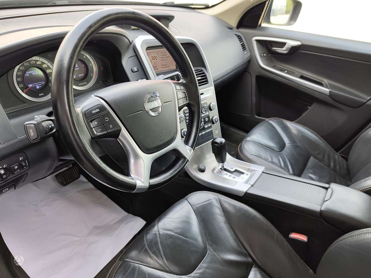 Volvo XC60 2010 — photo 7