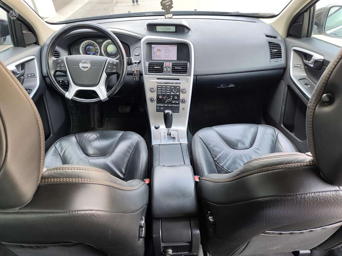 Volvo XC60 2010 — photo 8