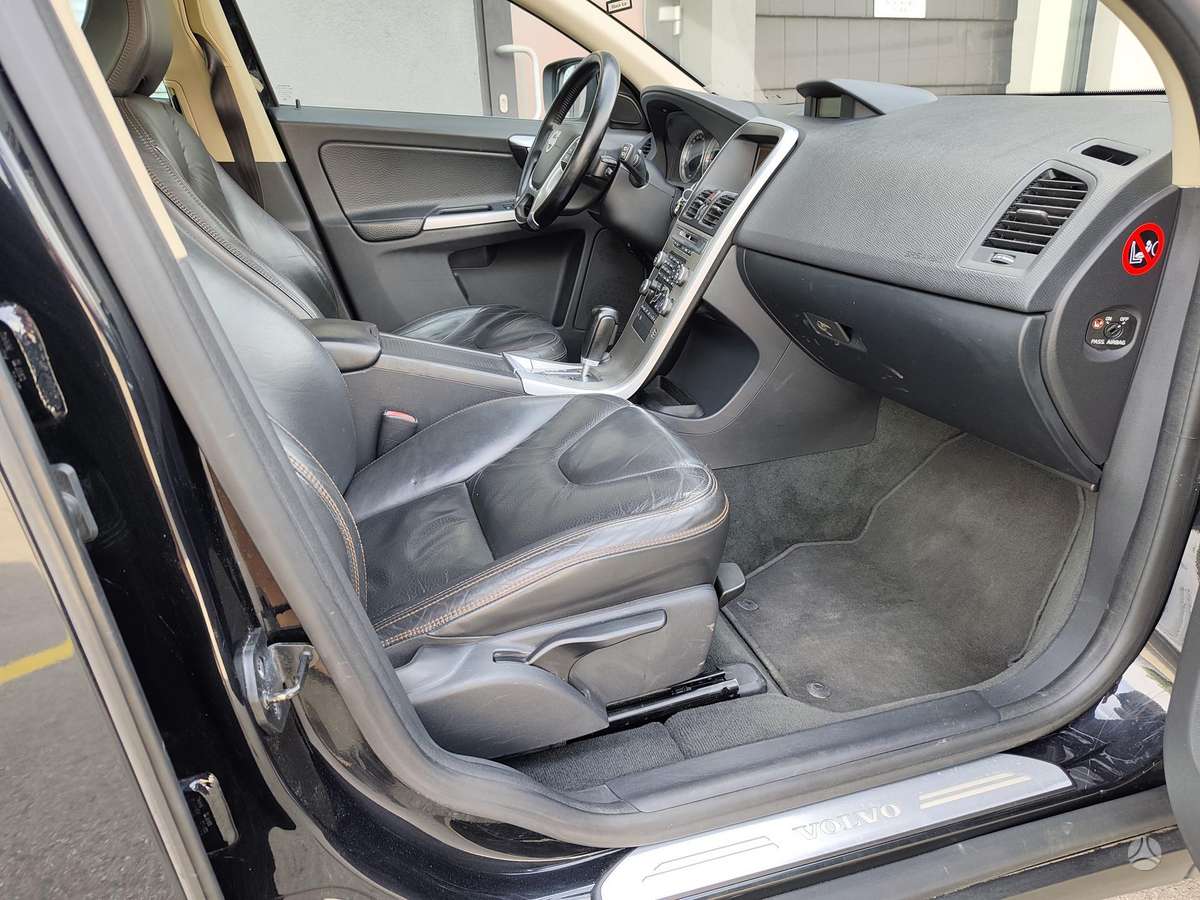 Volvo XC60 2010 — photo 9