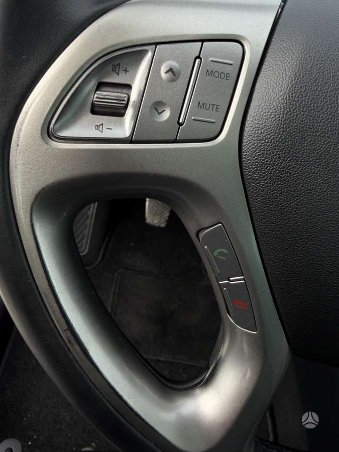 Hyundai ix35 2013 — photo 16