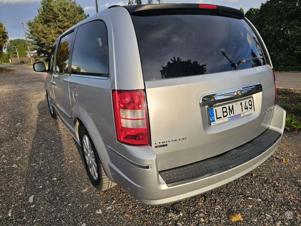 Chrysler Grand 2009 — photo 16