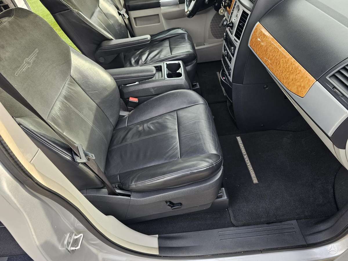 Chrysler Grand 2009 — photo 22