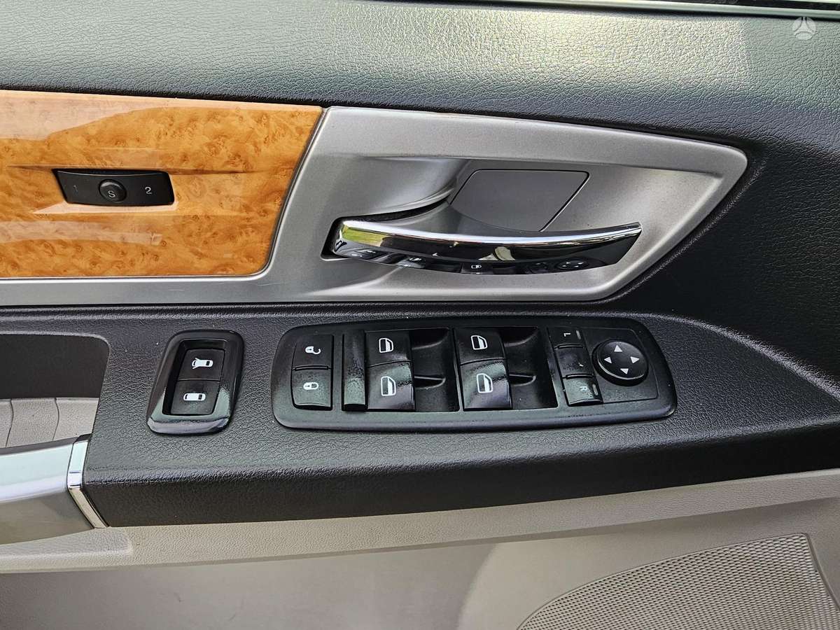 Chrysler Grand 2009 — photo 34