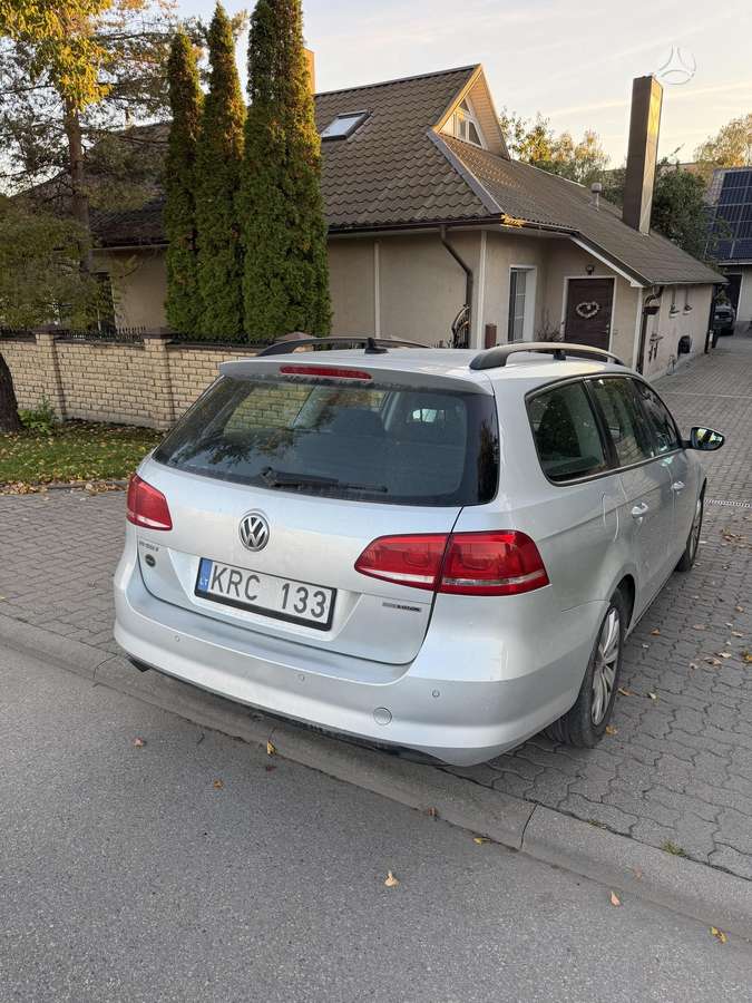 Volkswagen Passat 2012 — вигляд ззаду