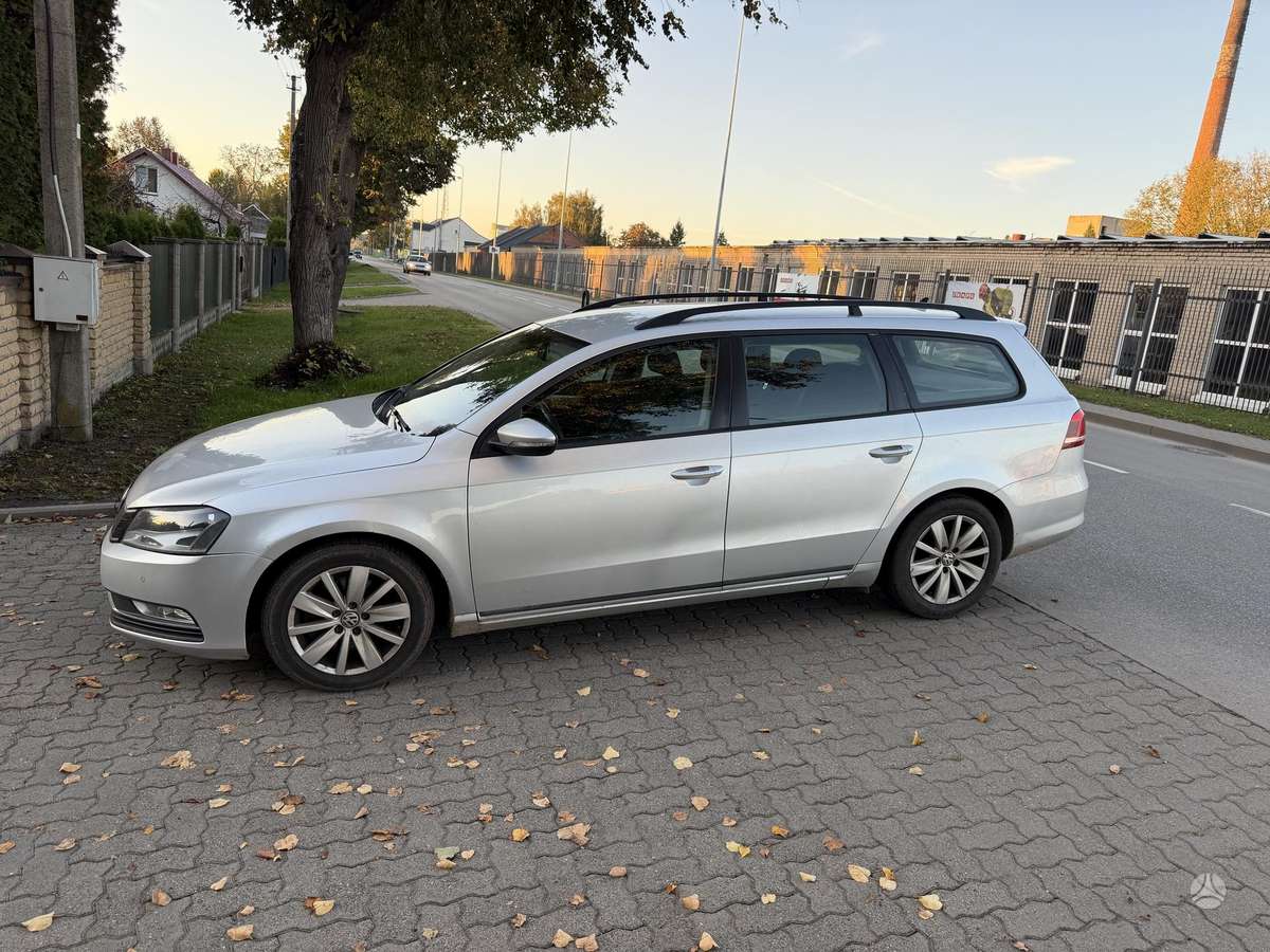 Volkswagen Passat 2012 — салон