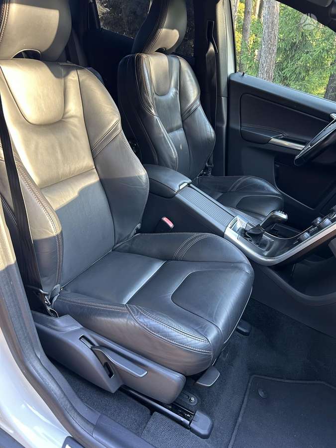 Volvo XC60 2013 — photo 15