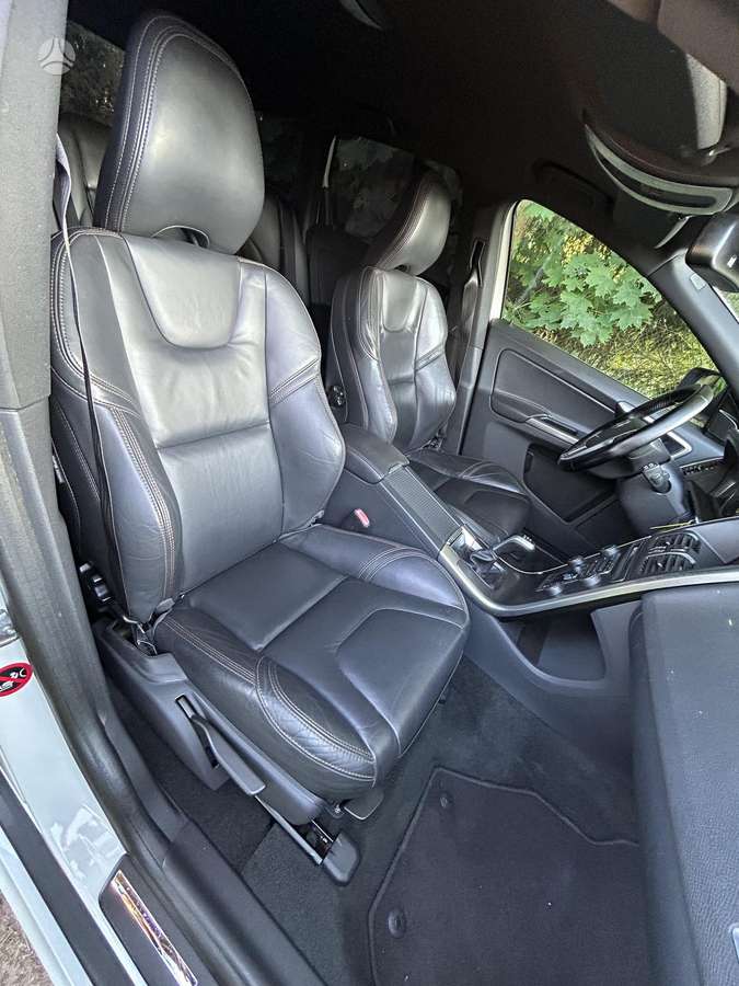 Volvo XC60 2013 — photo 25