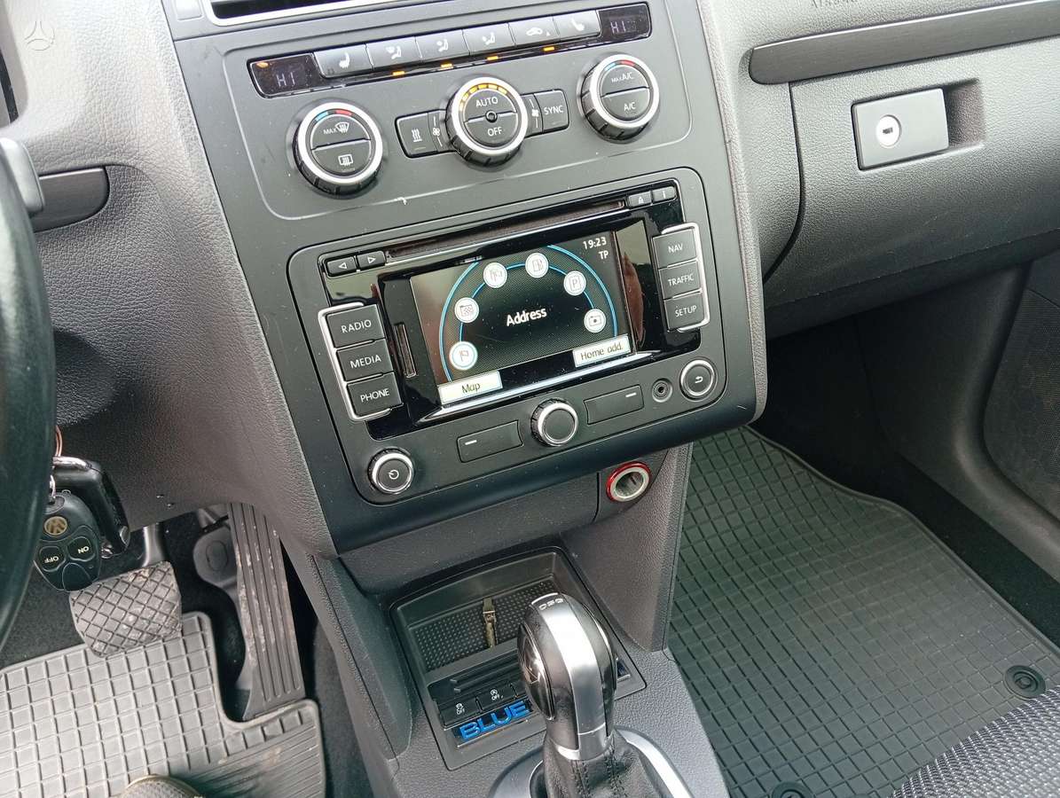 Volkswagen Touran 2014 — photo 13