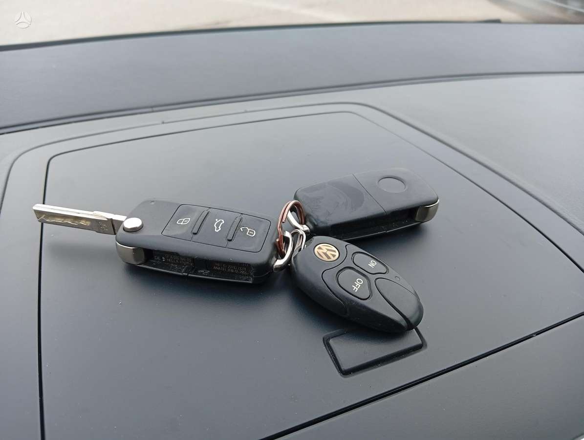 Volkswagen Touran 2014 — photo 17