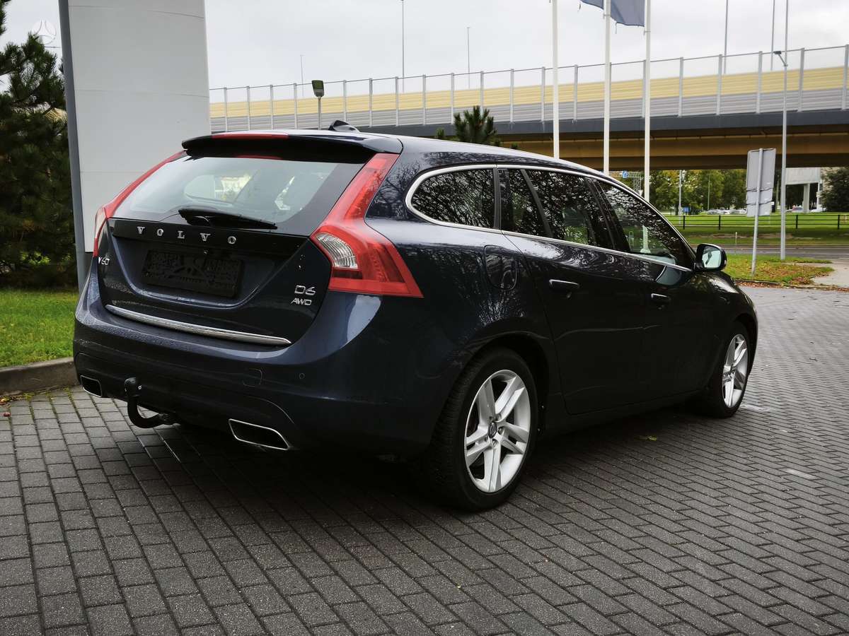 Volvo V60 2013 — вигляд ззаду