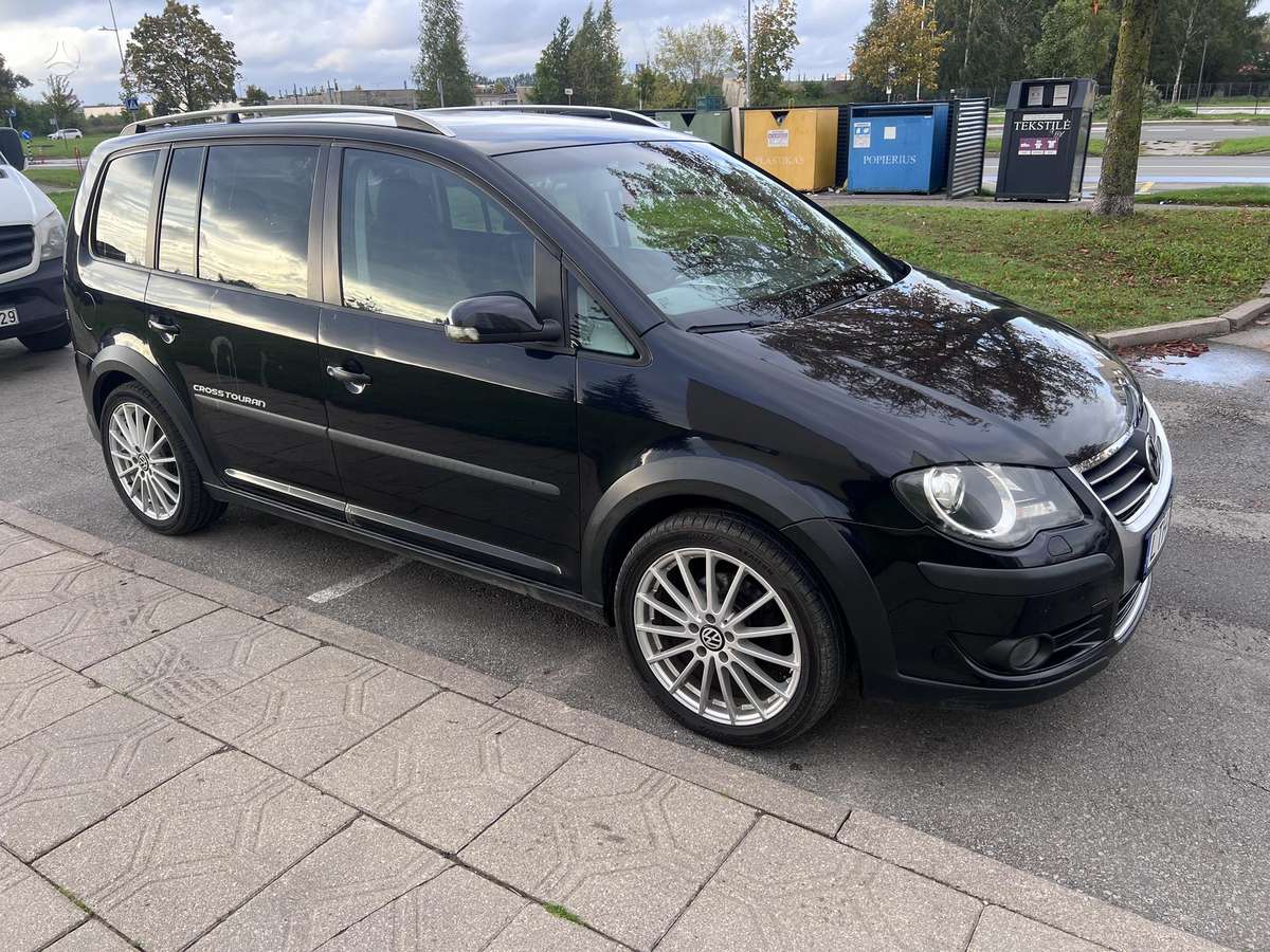 Volkswagen Touran 2007 — салон