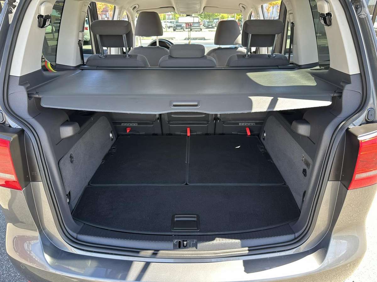 Volkswagen Touran 2011 — photo 11
