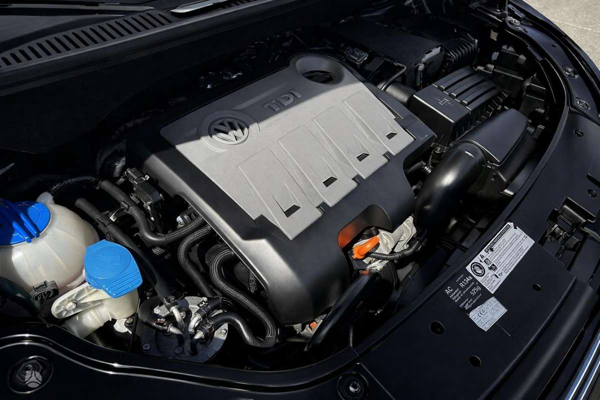Volkswagen Touran 2011 — photo 13