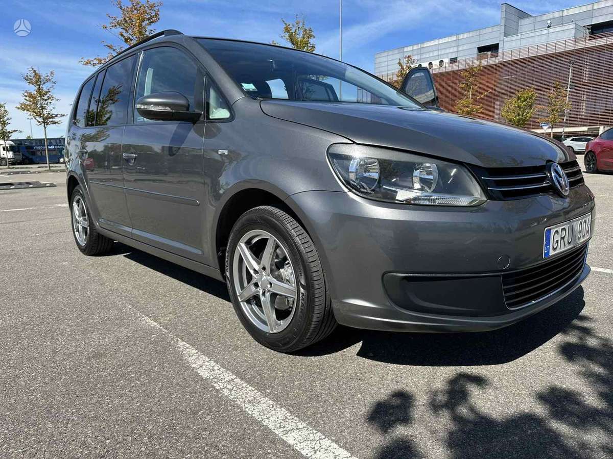 Volkswagen Touran 2011 — rear view