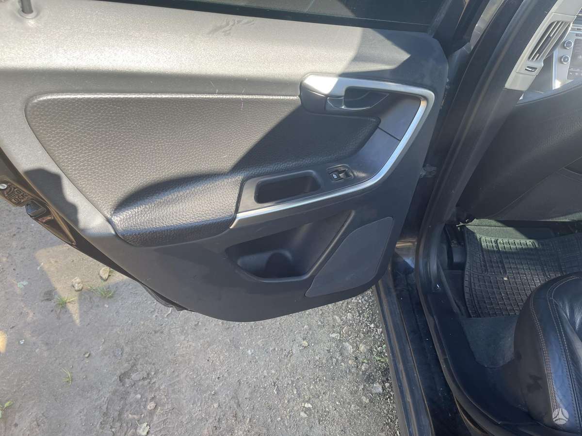 Volvo XC60 2009 — photo 15