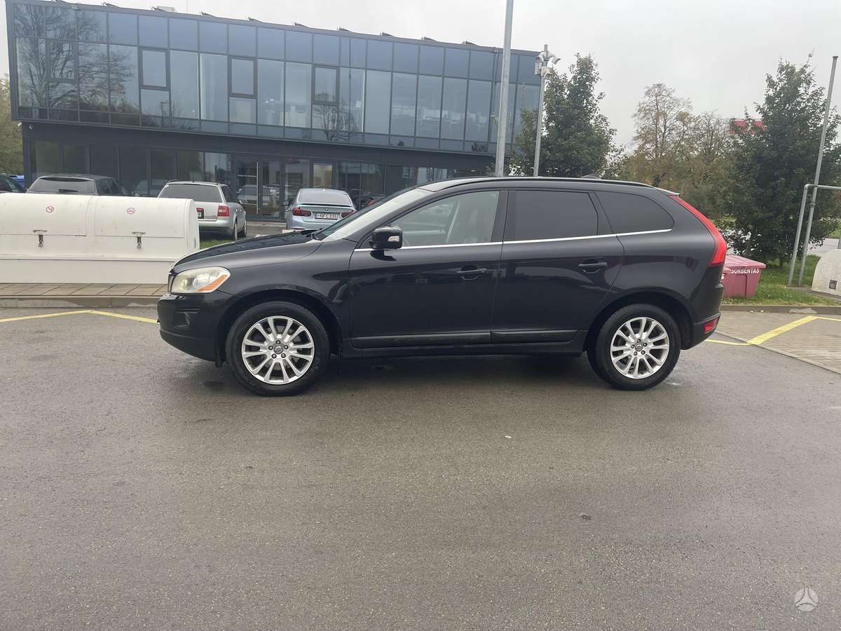 Volvo XC60 2009 — interior