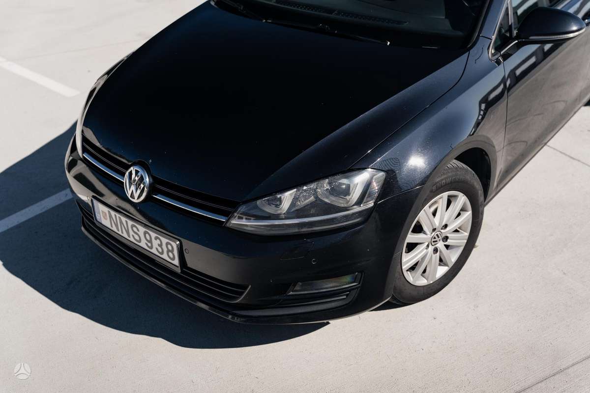 Volkswagen Golf 2015 — rear view
