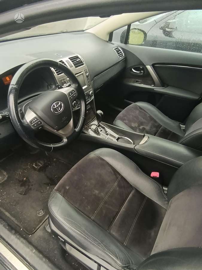 Toyota Avensis 2012 — photo 7