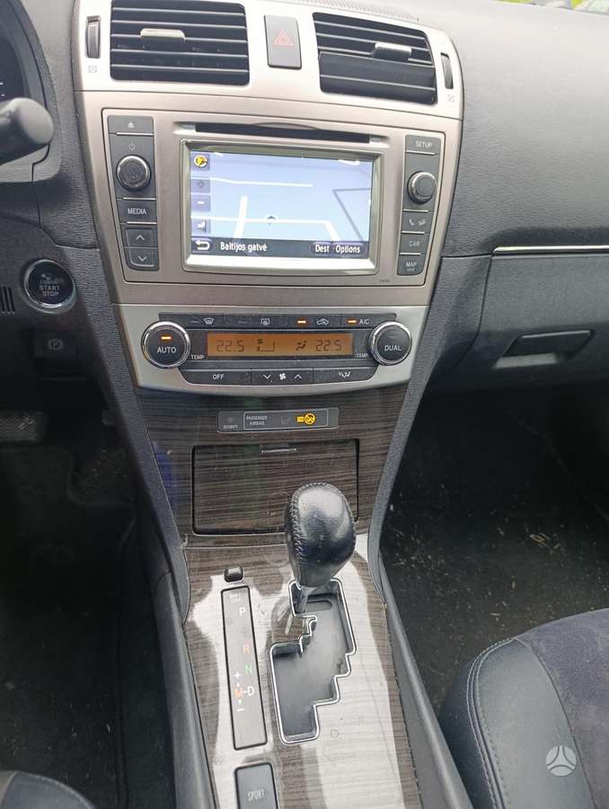 Toyota Avensis 2012 — photo 8