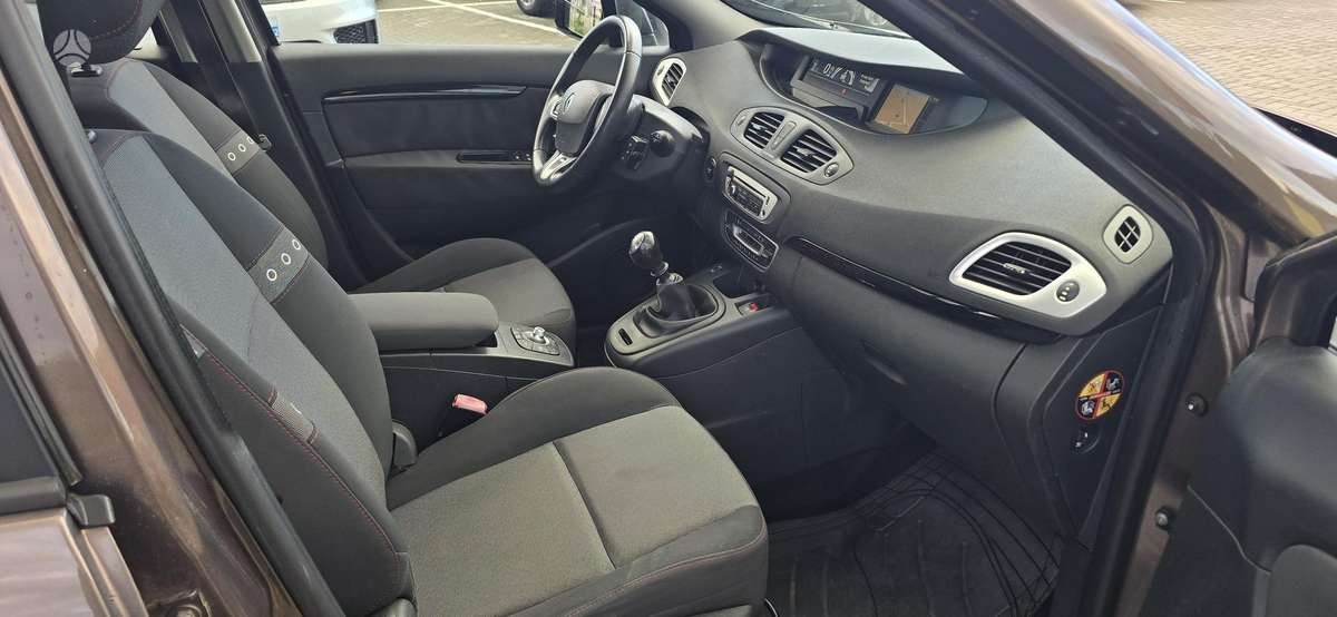 Renault Scenic 2012 — photo 8