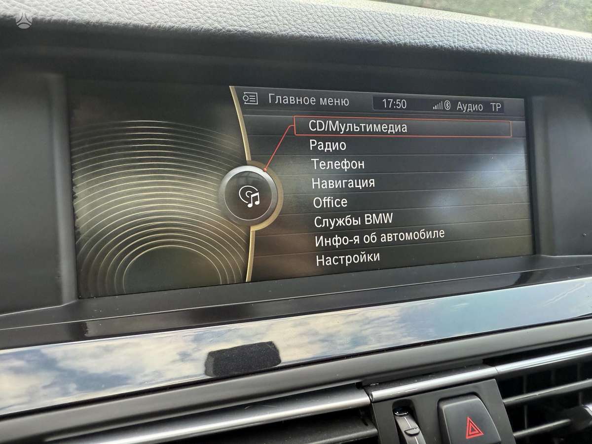 BMW 520 2011 — photo 16