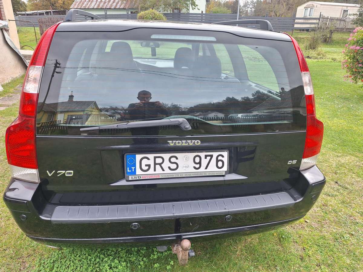 Volvo V70 2006 — rear view