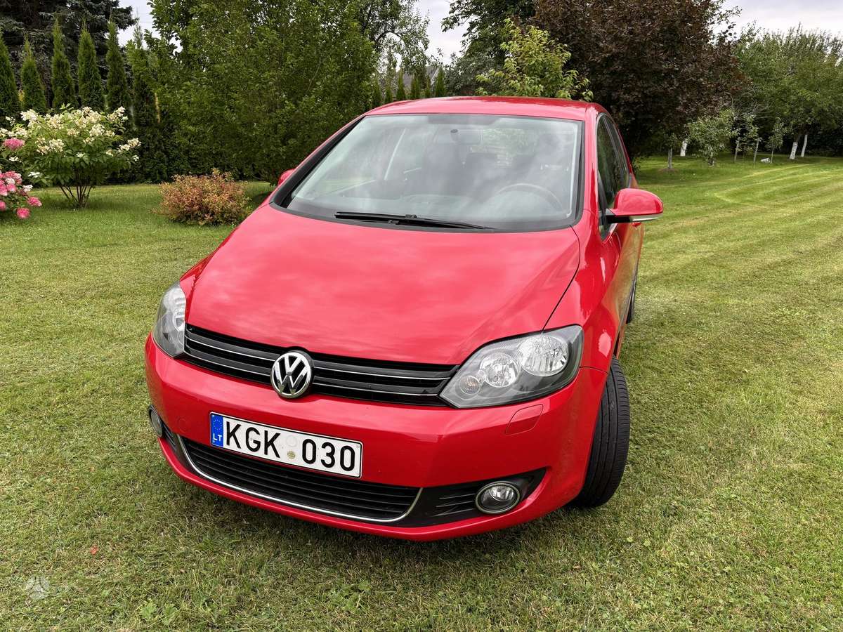 Volkswagen Golf 2011 — rear view